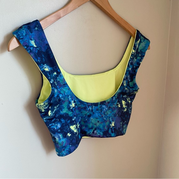 Nike Women's Earth Dye Reversible Crop Swim Top Size Medium - Picture 5 of 11